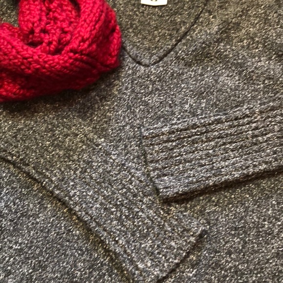 SOLD Columbia Sweater in Heathered Charcoal Gray - Picture 7 of 9